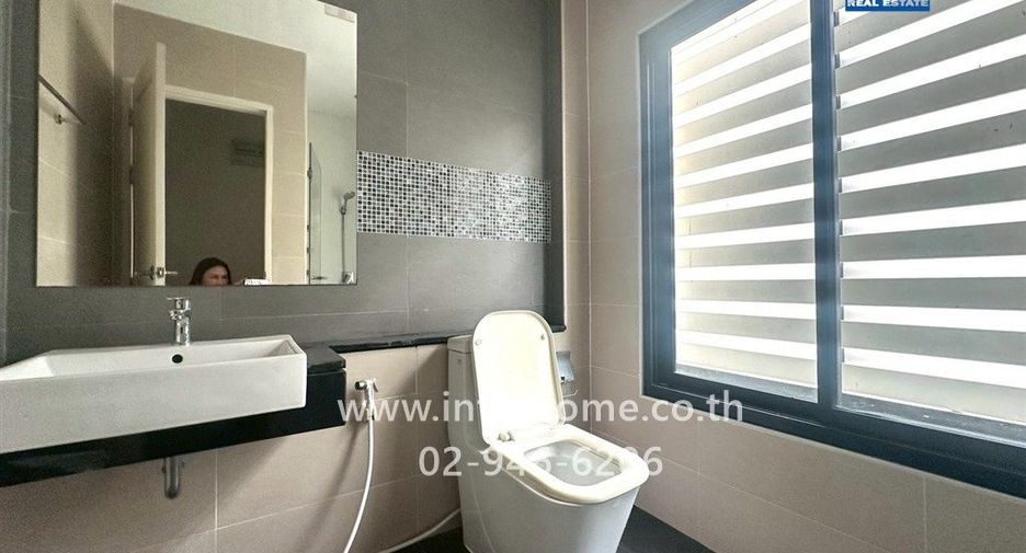 Casa adosada en venta de 3 habitaciones en Mueang Samut Prakan, Samut Prakan