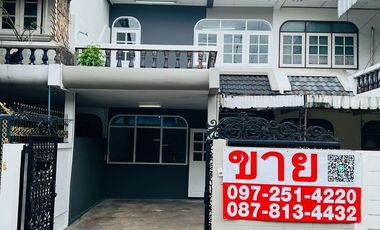 For sale 3 bedrooms townhouse in Mueang Nonthaburi, Nonthaburi