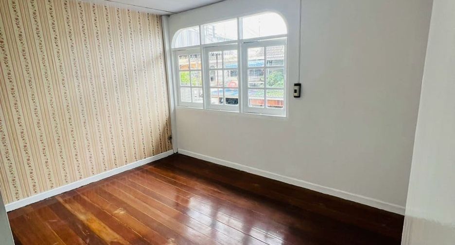 For sale 3 bedrooms townhouse in Mueang Nonthaburi, Nonthaburi