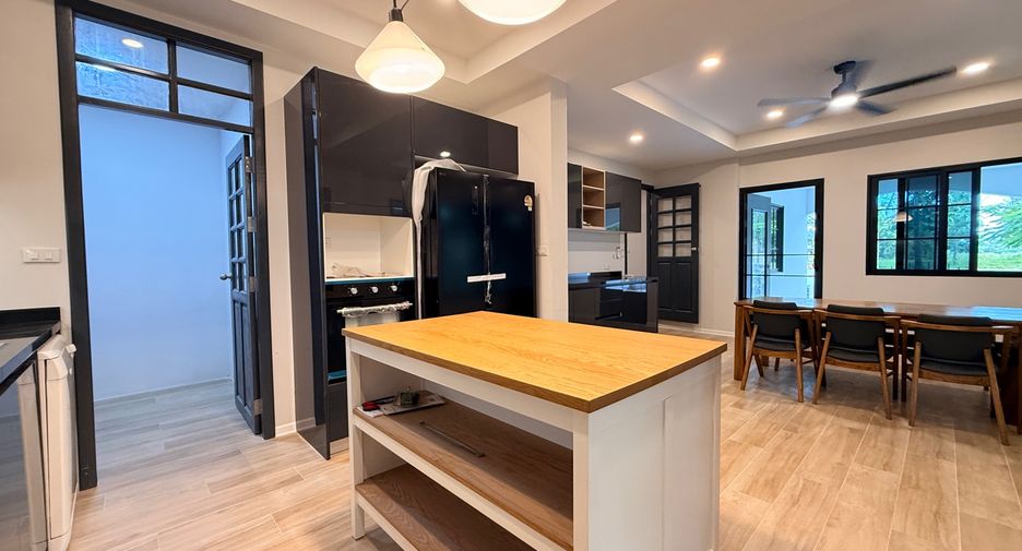 For rent 4 bedrooms house in San Sai, Chiang Mai