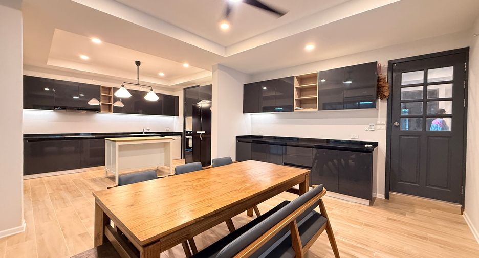 For rent 4 bedrooms house in San Sai, Chiang Mai