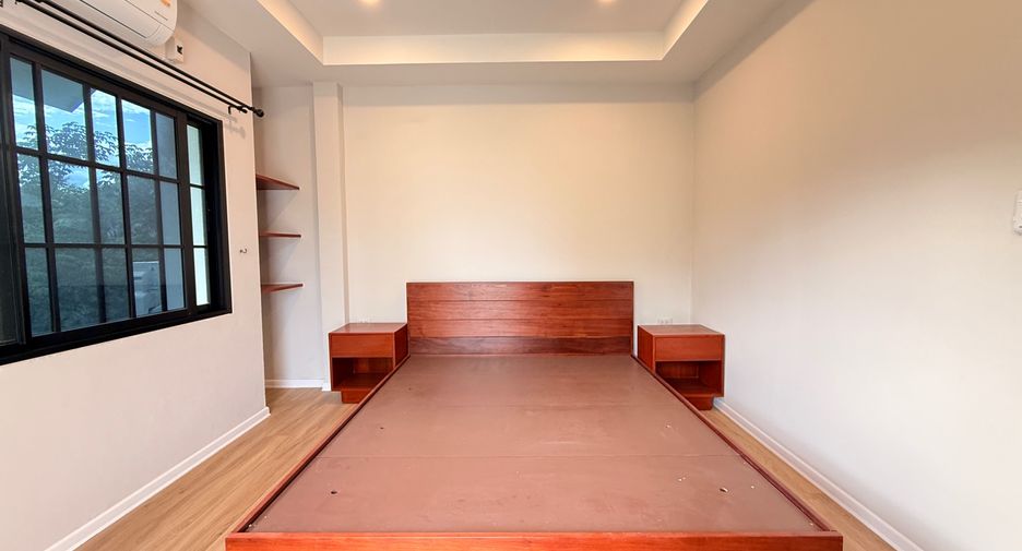 For rent 4 bedrooms house in San Sai, Chiang Mai