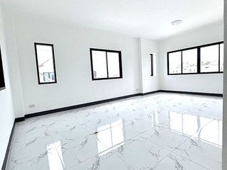 For rent 2 bedrooms warehouse in Khlong Luang, Pathum Thani