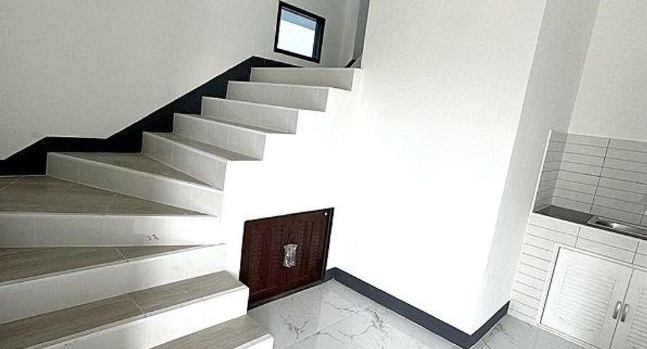 For rent 2 bedrooms warehouse in Khlong Luang, Pathum Thani