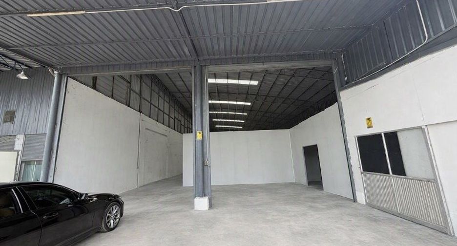 For rent 5 bedrooms warehouse in Khlong Luang, Pathum Thani
