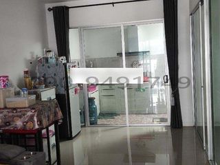 For sale 4 ベッドルーム townhouse in Saphan Sung, Bangkok