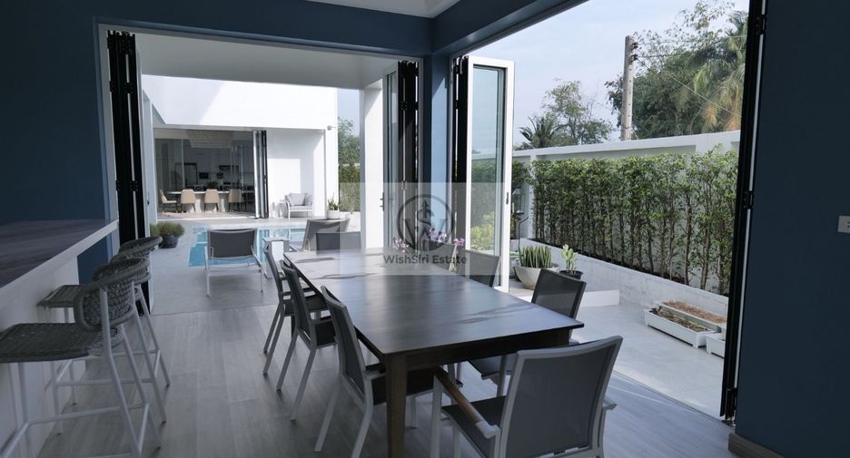 For sale 4 bedrooms villa in Mueang Pathum Thani, Pathum Thani
