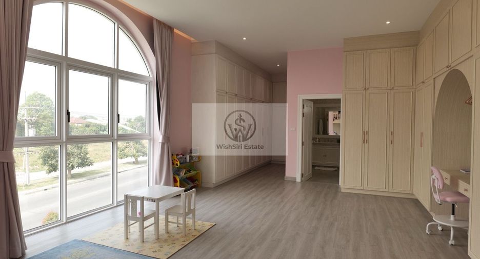 For sale 4 bedrooms villa in Mueang Pathum Thani, Pathum Thani