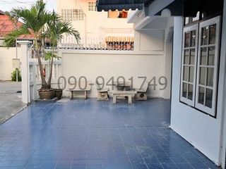 For rent 5 bedrooms townhouse in Din Daeng, Bangkok