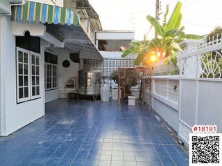 For rent 5 bedrooms townhouse in Din Daeng, Bangkok