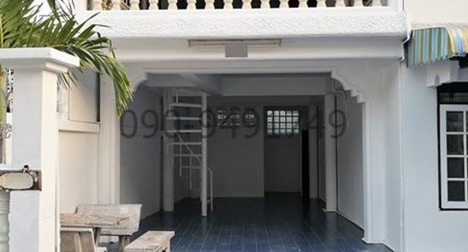 For rent 5 bedrooms townhouse in Din Daeng, Bangkok
