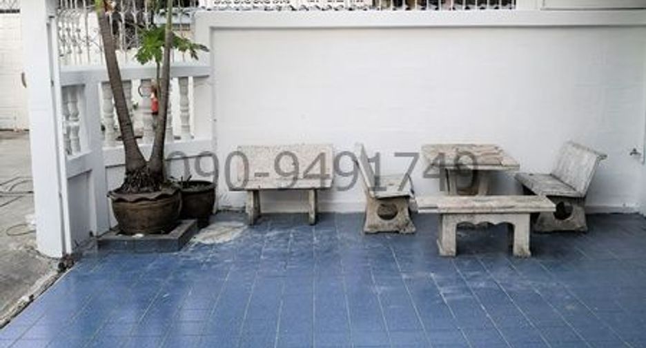 For rent 5 bedrooms townhouse in Din Daeng, Bangkok