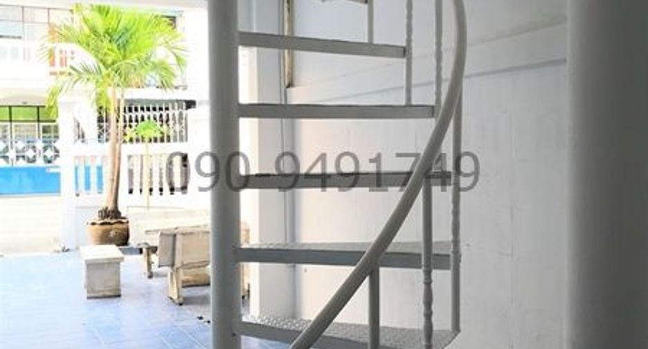For rent 5 bedrooms townhouse in Din Daeng, Bangkok