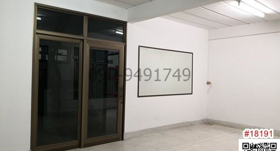 For rent 5 bedrooms townhouse in Din Daeng, Bangkok