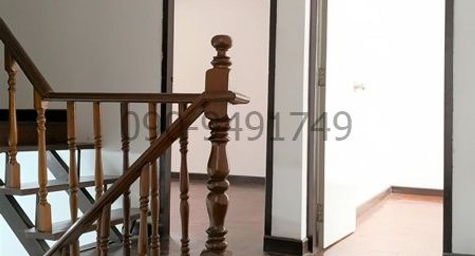 For rent 5 bedrooms townhouse in Din Daeng, Bangkok