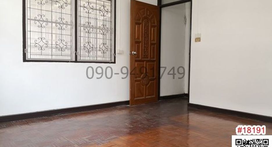 For rent 5 bedrooms townhouse in Din Daeng, Bangkok