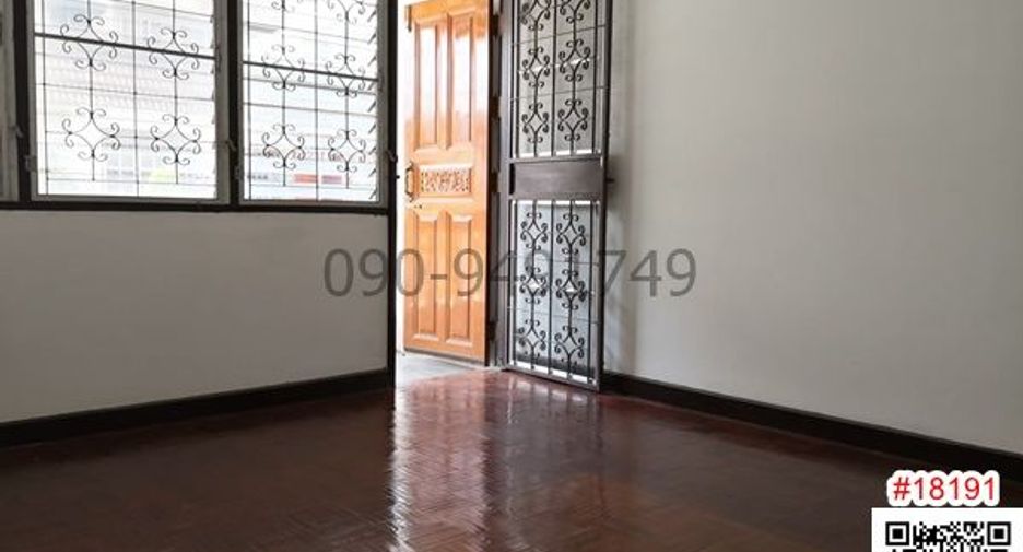 For rent 5 bedrooms townhouse in Din Daeng, Bangkok