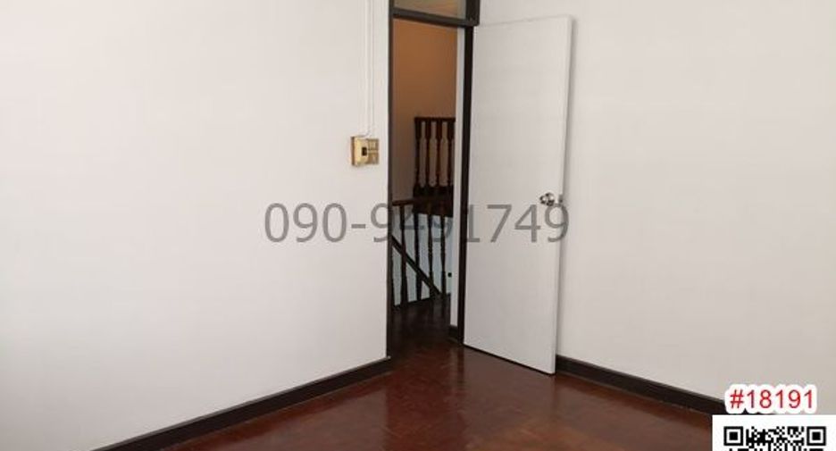 For rent 5 bedrooms townhouse in Din Daeng, Bangkok
