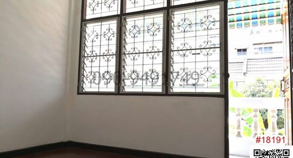For rent 5 bedrooms townhouse in Din Daeng, Bangkok