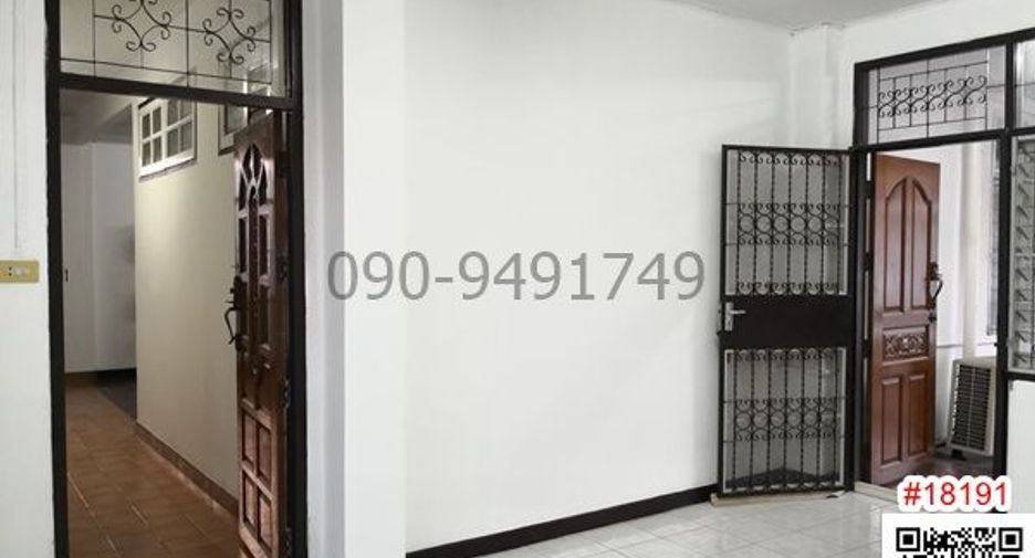 For rent 5 bedrooms townhouse in Din Daeng, Bangkok