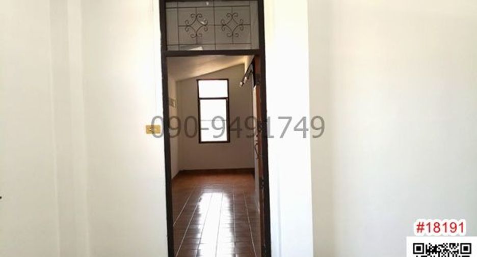 For rent 5 bedrooms townhouse in Din Daeng, Bangkok