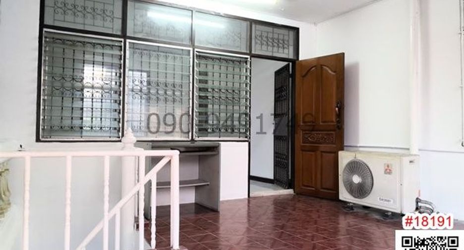 For rent 5 bedrooms townhouse in Din Daeng, Bangkok