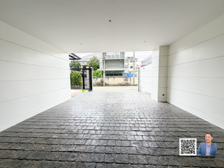 For sale 5 bedrooms house in Watthana, Bangkok