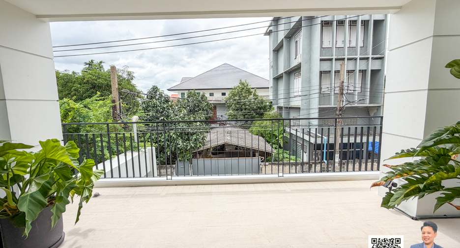 For sale 5 bedrooms house in Watthana, Bangkok
