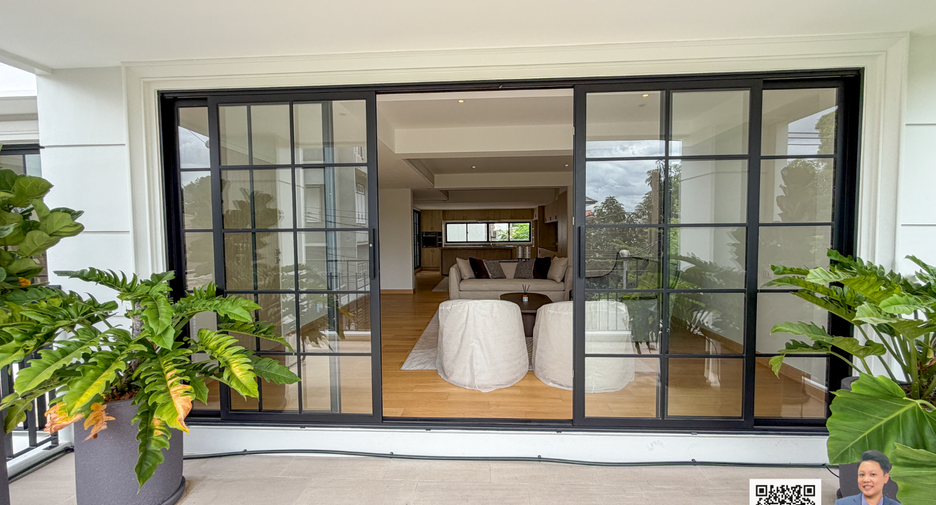For sale 5 bedrooms house in Watthana, Bangkok