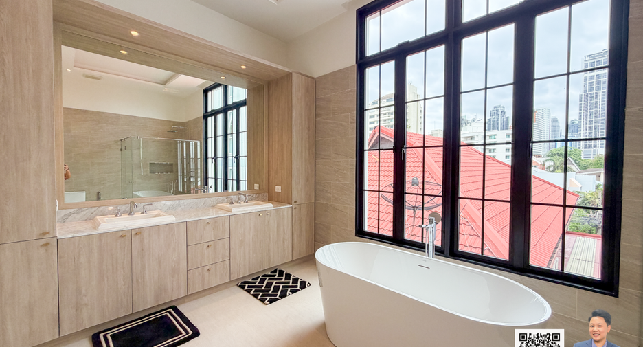 For sale 5 bedrooms house in Watthana, Bangkok