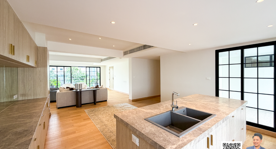For sale 5 bedrooms house in Watthana, Bangkok