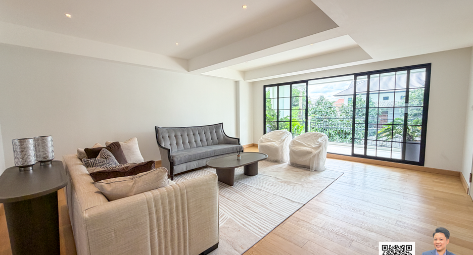 For sale 5 bedrooms house in Watthana, Bangkok
