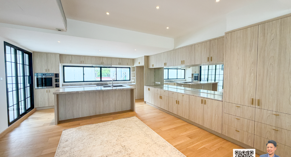 For sale 5 bedrooms house in Watthana, Bangkok