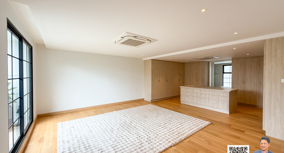 For sale 5 bedrooms house in Watthana, Bangkok
