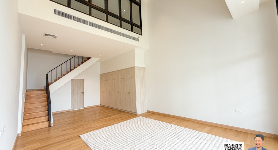 For sale 5 bedrooms house in Watthana, Bangkok