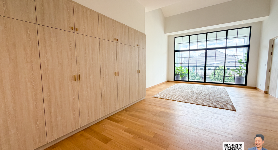 For sale 5 bedrooms house in Watthana, Bangkok