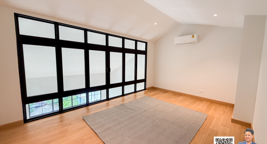 For sale 5 bedrooms house in Watthana, Bangkok