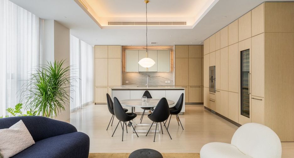For sale 4 bedrooms condo in Khlong Toei, Bangkok