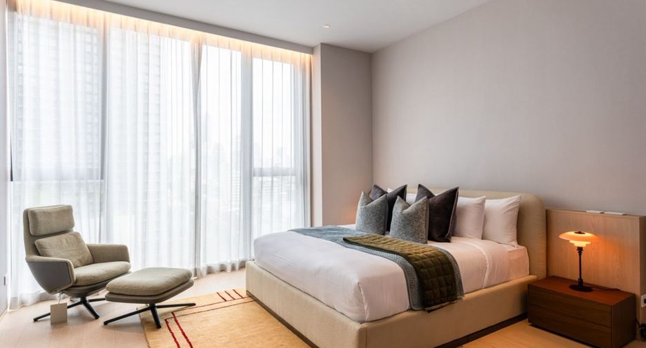For sale 4 bedrooms condo in Khlong Toei, Bangkok