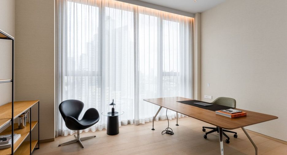 For sale 4 bedrooms condo in Khlong Toei, Bangkok