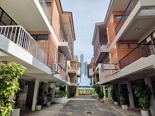 For rent and for sale 5 bedrooms retail Space in Watthana, Bangkok