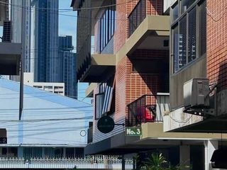 For rent and for sale 5 bedrooms retail Space in Watthana, Bangkok