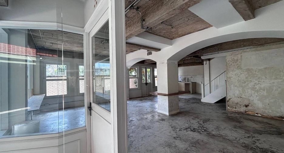 For rent and for sale 5 bedrooms retail Space in Watthana, Bangkok