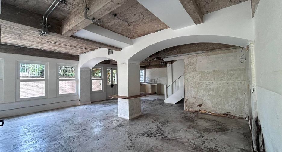 For rent and for sale 5 bedrooms retail Space in Watthana, Bangkok
