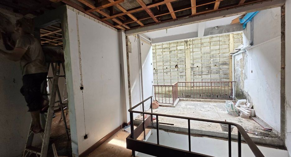 For rent and for sale 5 bedrooms retail Space in Watthana, Bangkok