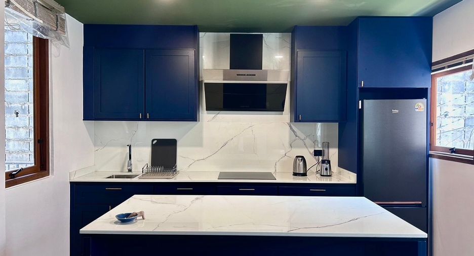 For rent and for sale 5 bedrooms retail Space in Watthana, Bangkok