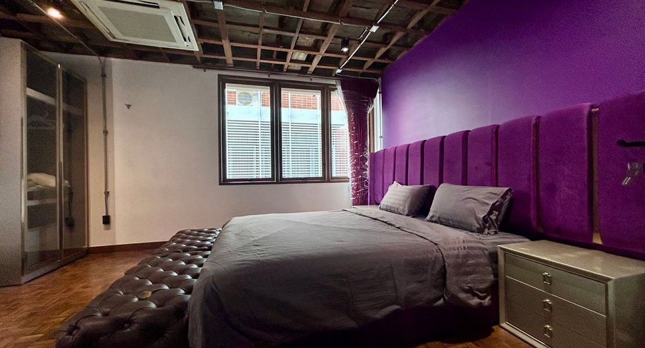 For rent and for sale 5 bedrooms retail Space in Watthana, Bangkok