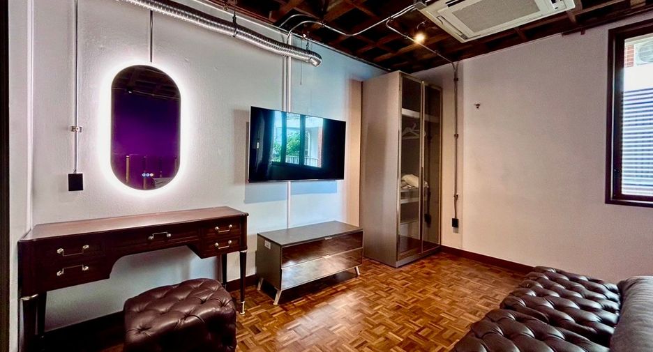For rent and for sale 5 bedrooms retail Space in Watthana, Bangkok