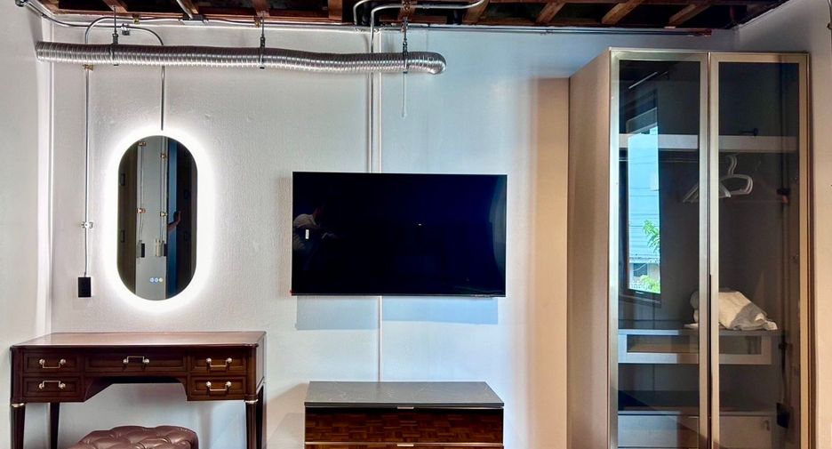 For rent and for sale 5 bedrooms retail Space in Watthana, Bangkok