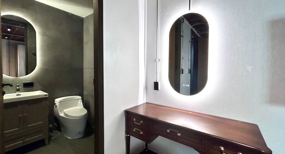 For rent and for sale 5 bedrooms retail Space in Watthana, Bangkok